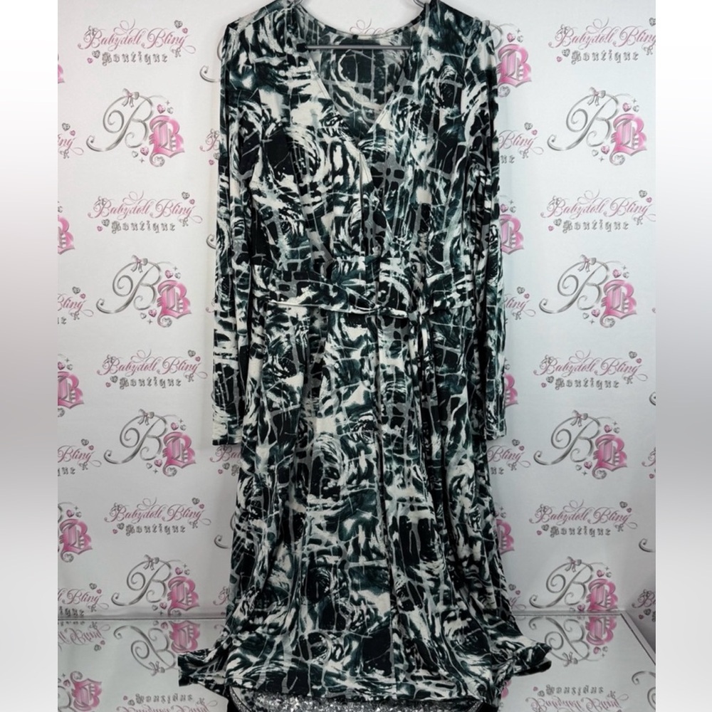 Marc aurel dress abstract, blue white, black Monochrome Long Sleeve Dress